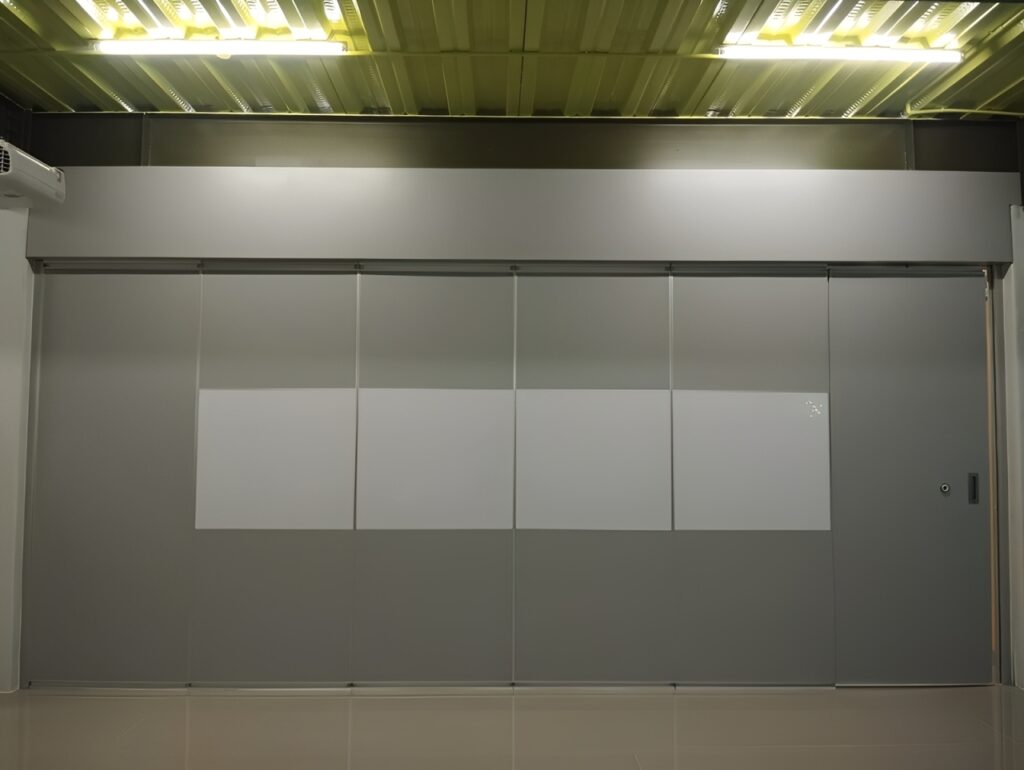 partisi pembatas ruangan