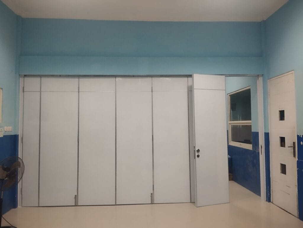 Pintu Partisi Geser Sekolah