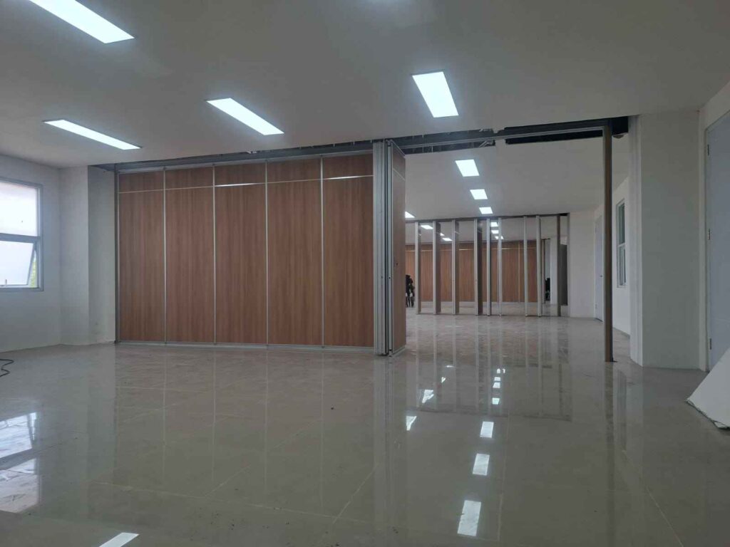 Partisi ruangan Kampus